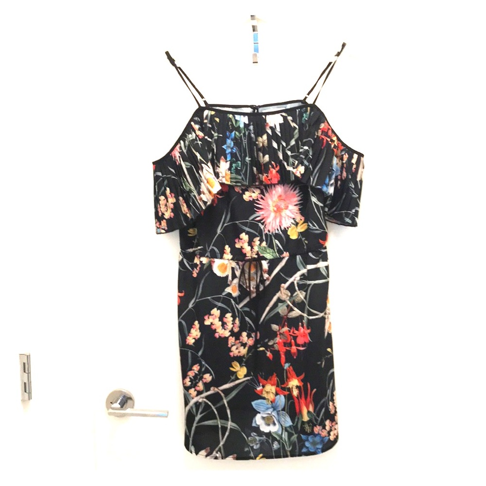 DELFI dress : width 18” length shoulder down 32”